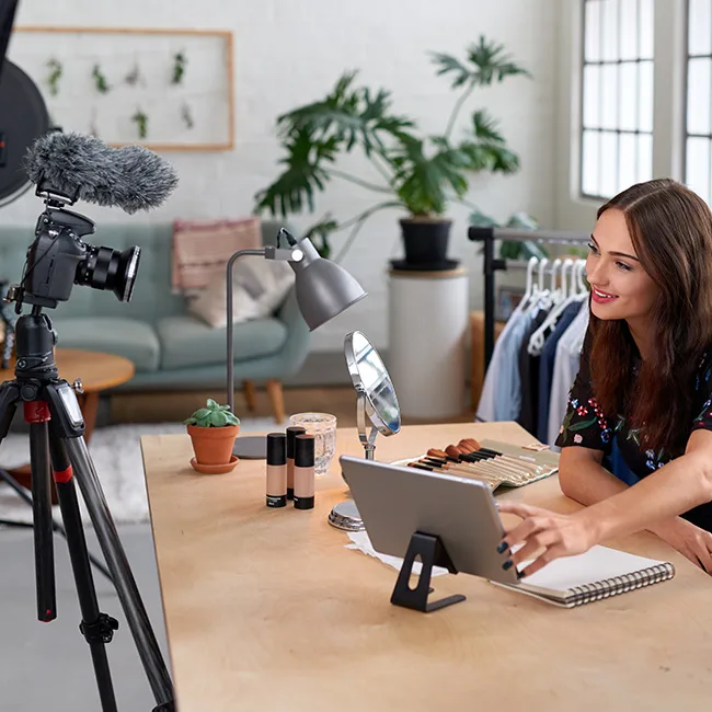 Bring your business to life on social media Social media marketing